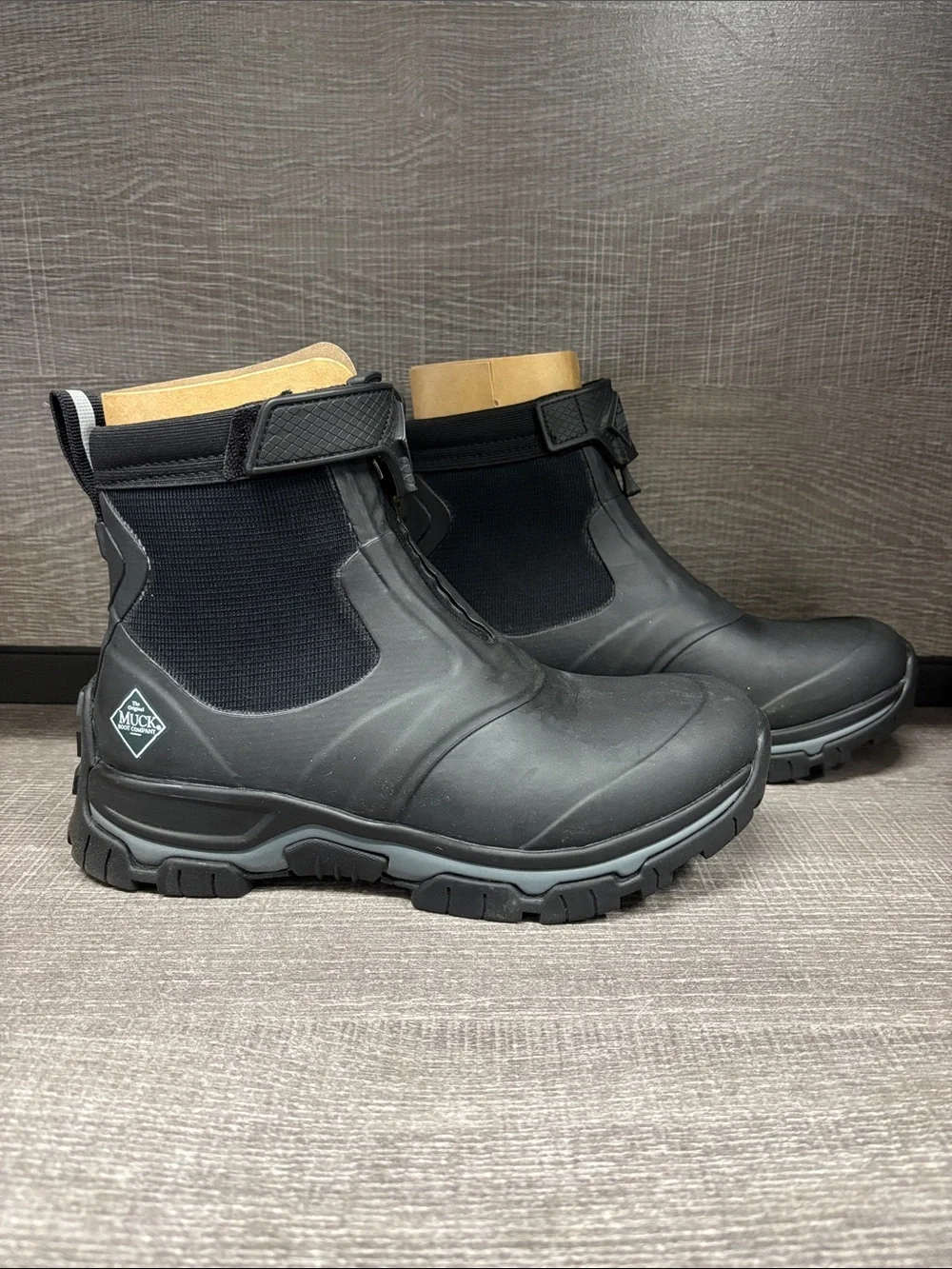 Men's Muck Apex Mid Ankle Zip Boots (Black) - Size 7